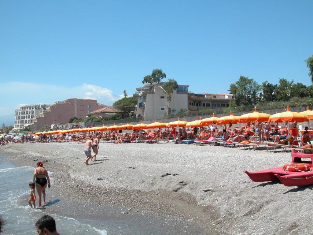 Ipanema Suite Giardini Naxos Exteriör bild